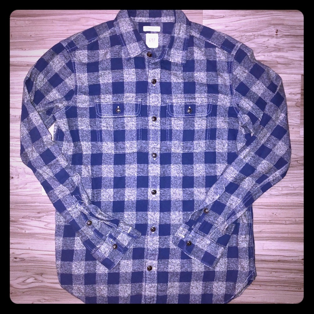 Men’s plaid button down shirt